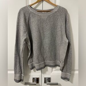LEVI’S- heathered grey crew neck
